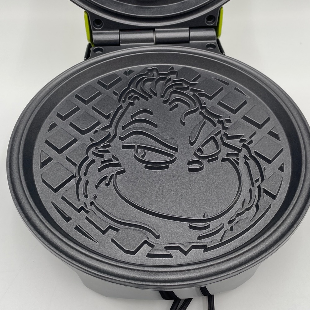 Grinch Waffle Maker Dr Seuss Non-Stick Plates - Picture 5 of 10